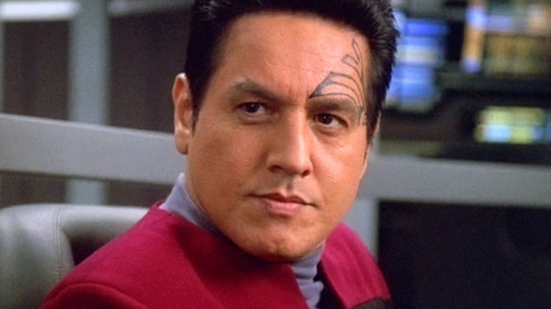 Chakotay looking to his right